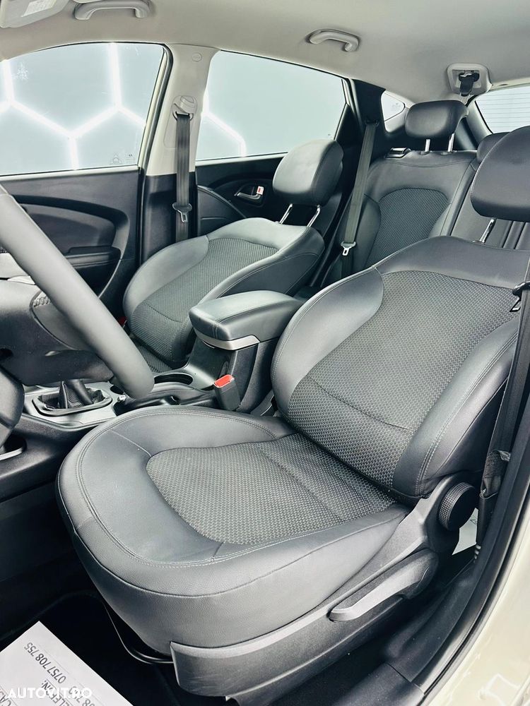 Hyundai ix35 1.7 CRDI 2WD blue Finale Gold - 19