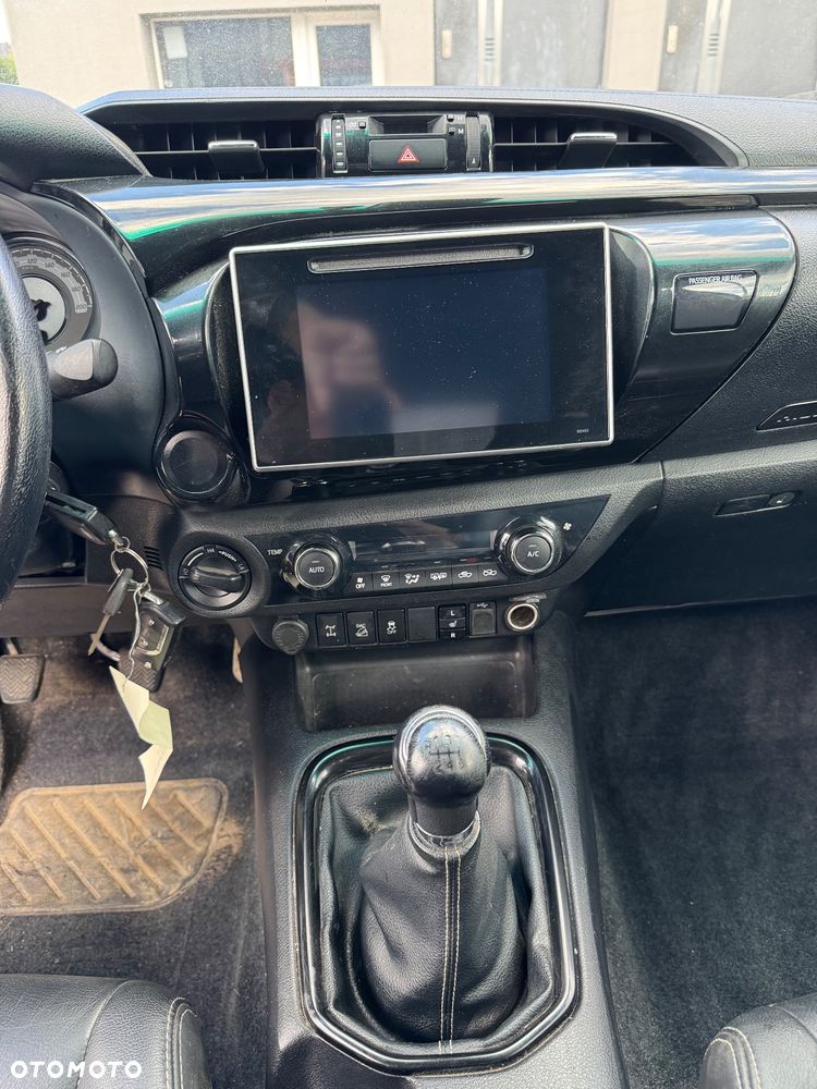 Toyota Hilux - 15
