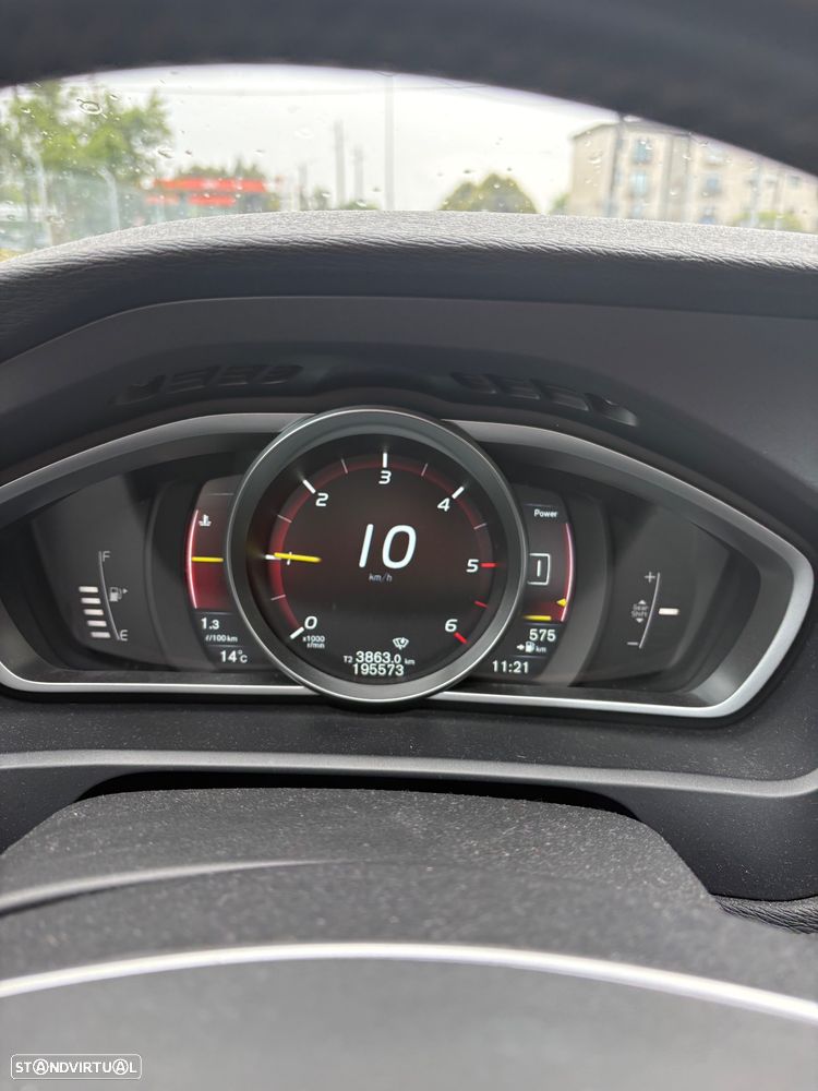 Volvo V40 D2 Momentum - 4
