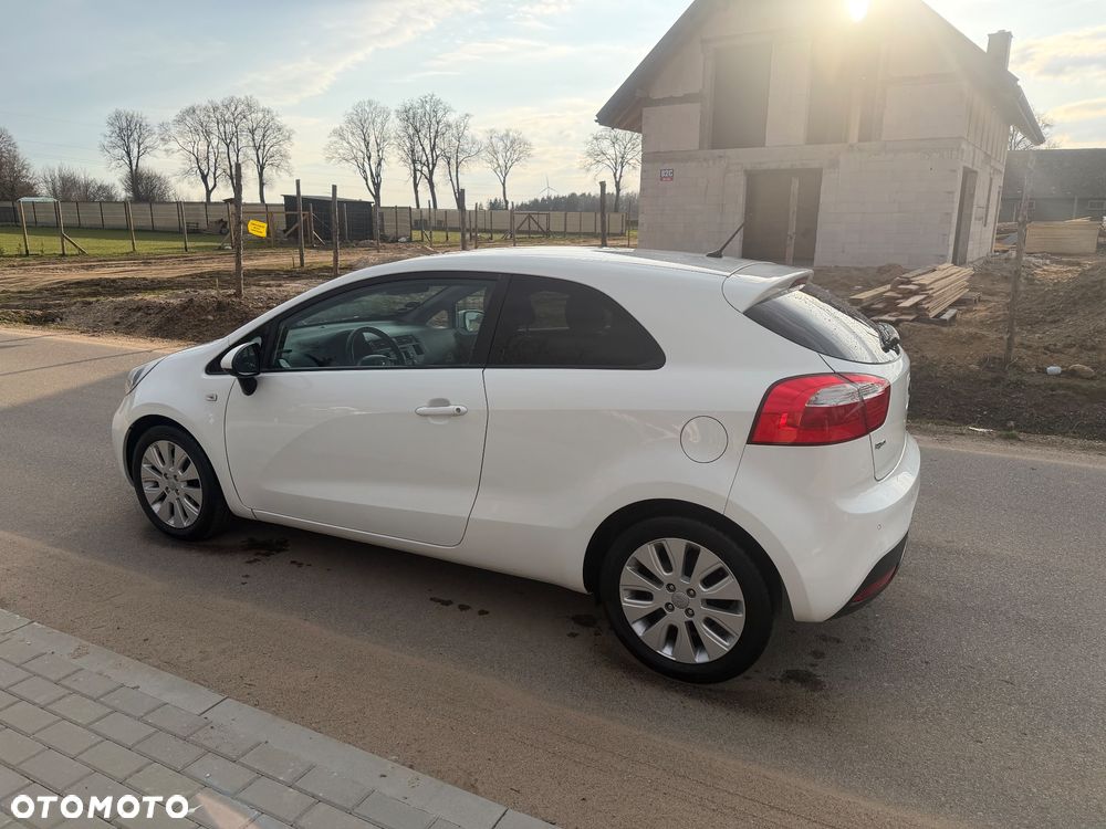 Kia Rio 1.2 Dream Team Edition - 17