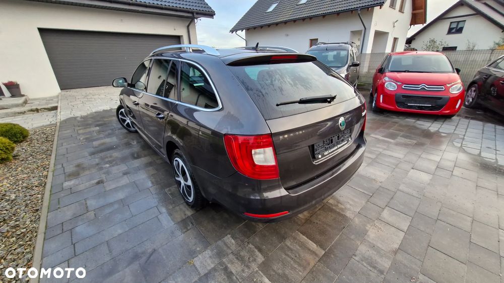 Skoda Superb Combi 2.0 TDI Exclusive - 4