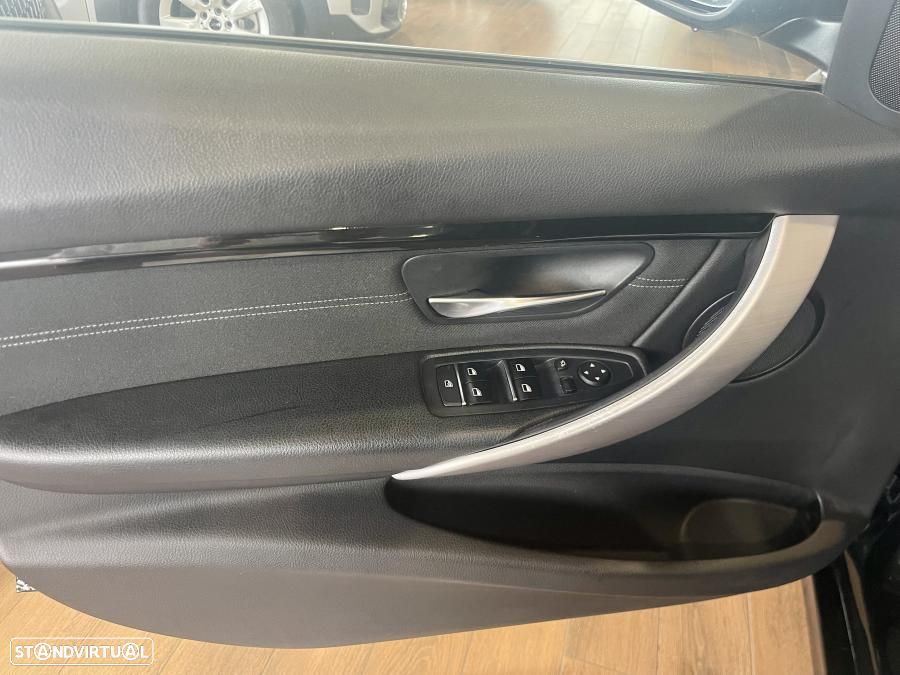 BMW 330 e iPerformance Line Sport - 32