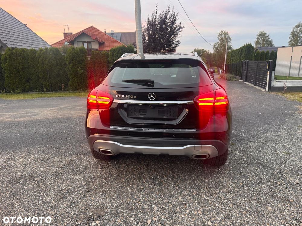 Mercedes-Benz GLA 180 d - 9