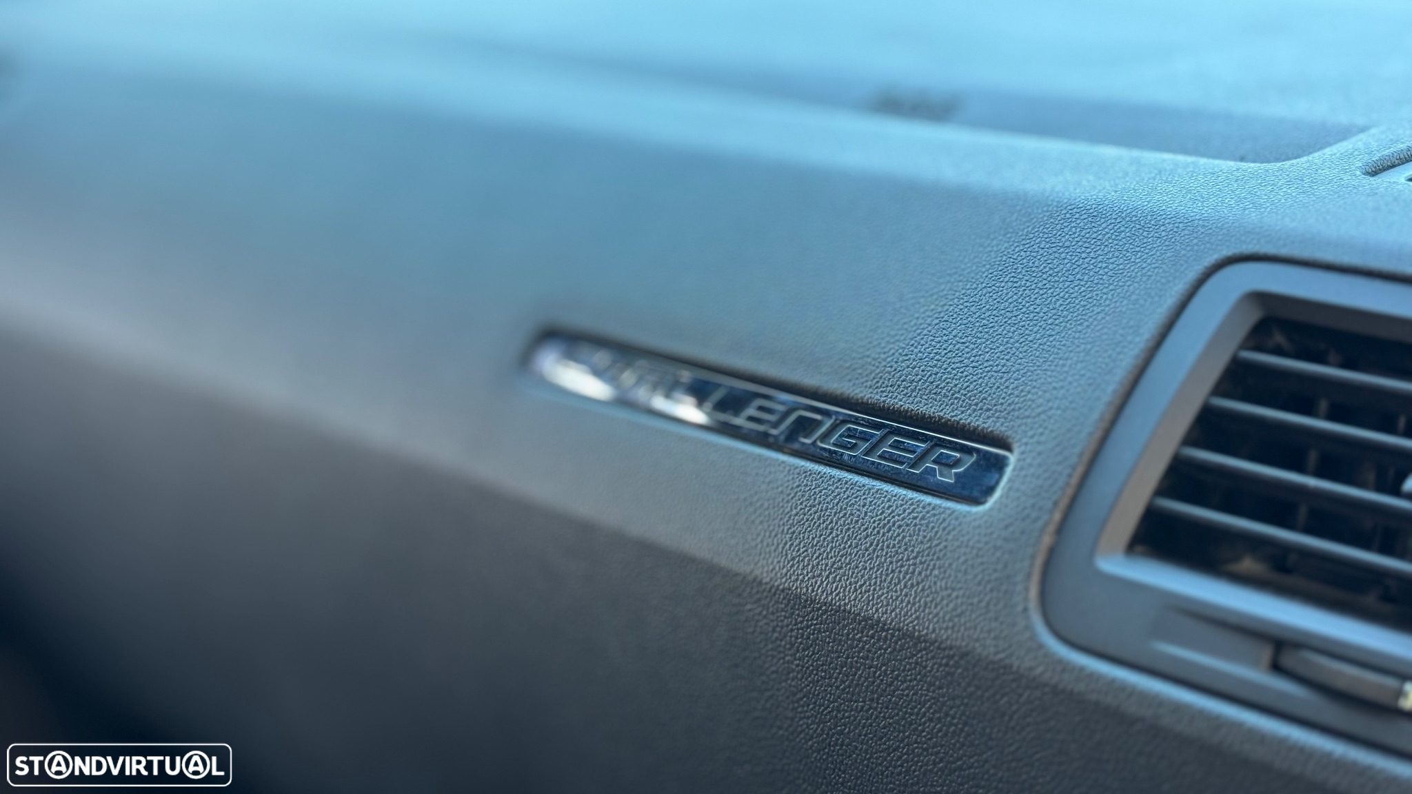 Dodge Challenger Auto SXT Plus - 12