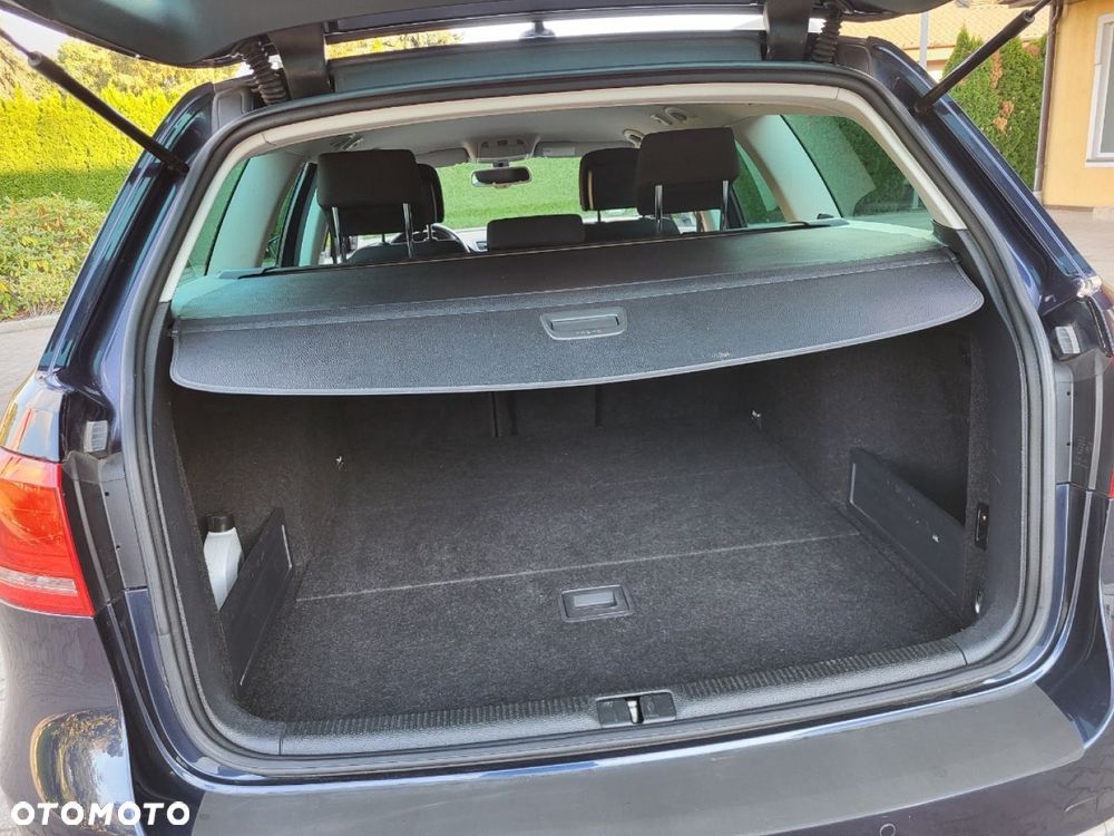 Volkswagen Passat - 12