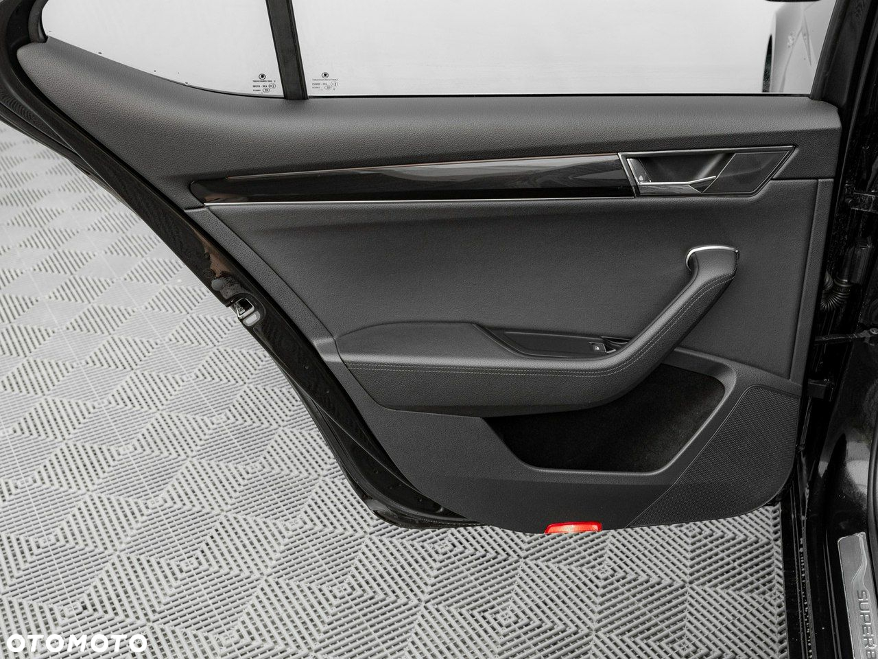 Skoda Superb 2.0 TSI 4x4 L&K DSG - 25