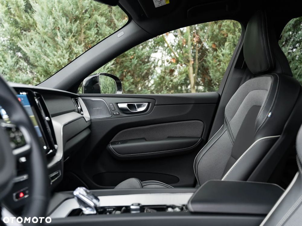 Volvo XC 60 B5 B AWD Plus Dark - 33