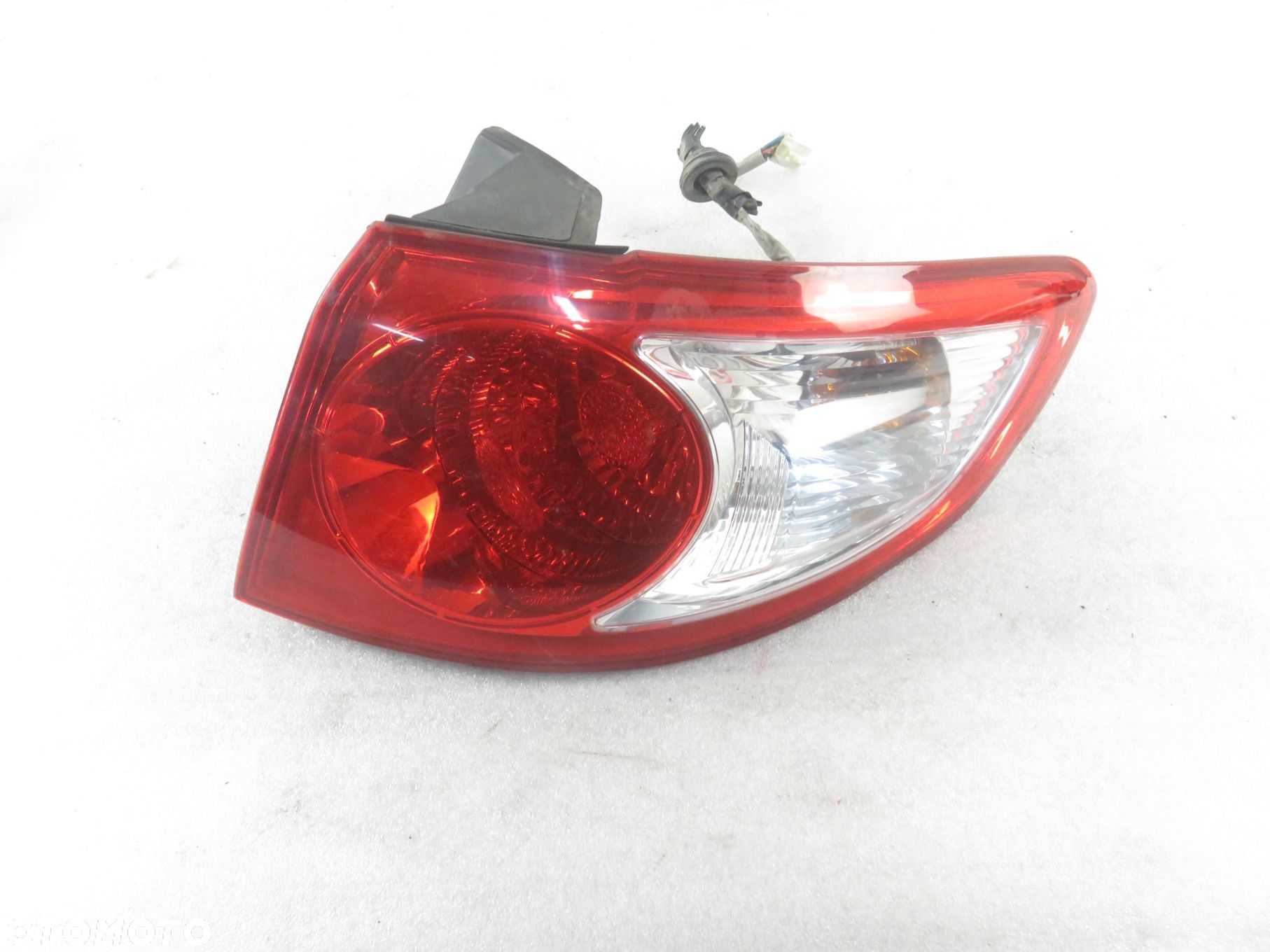 LAMPA PRAWA TYLNA HYUNDAI SANTA FE II (CM) 083211944R - 1