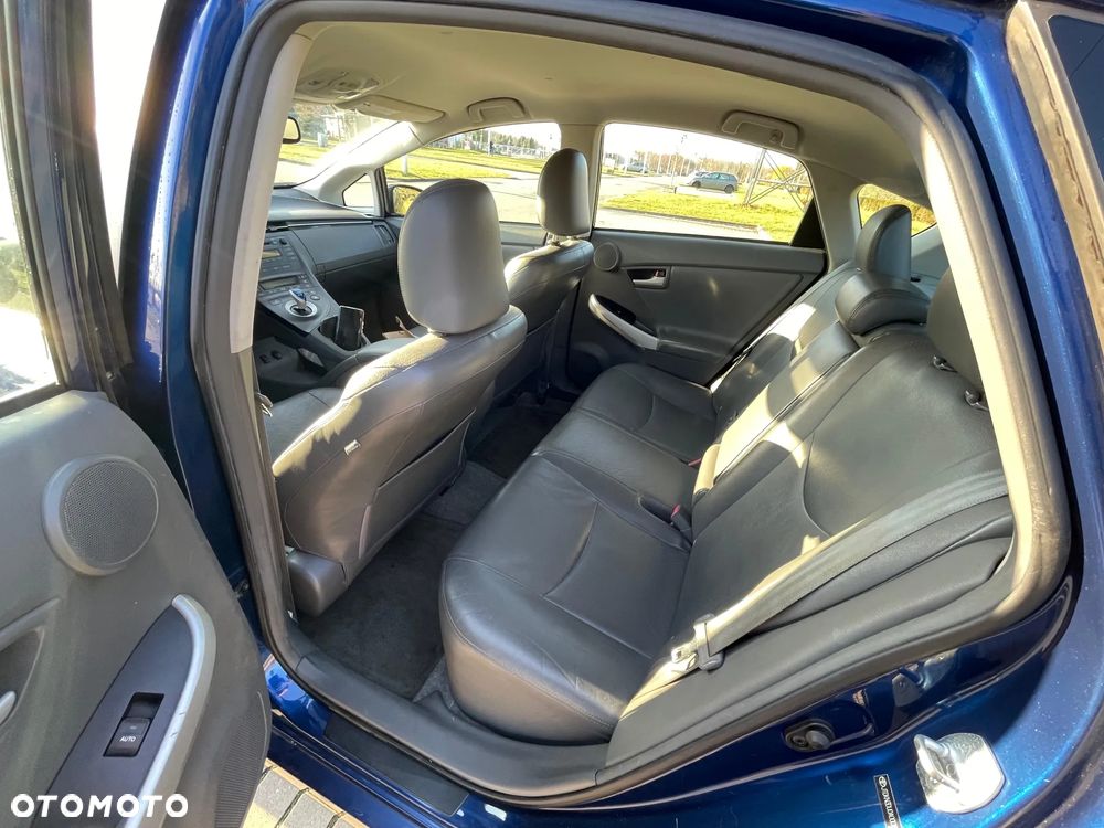 Toyota Prius (Hybrid) Sol - 12