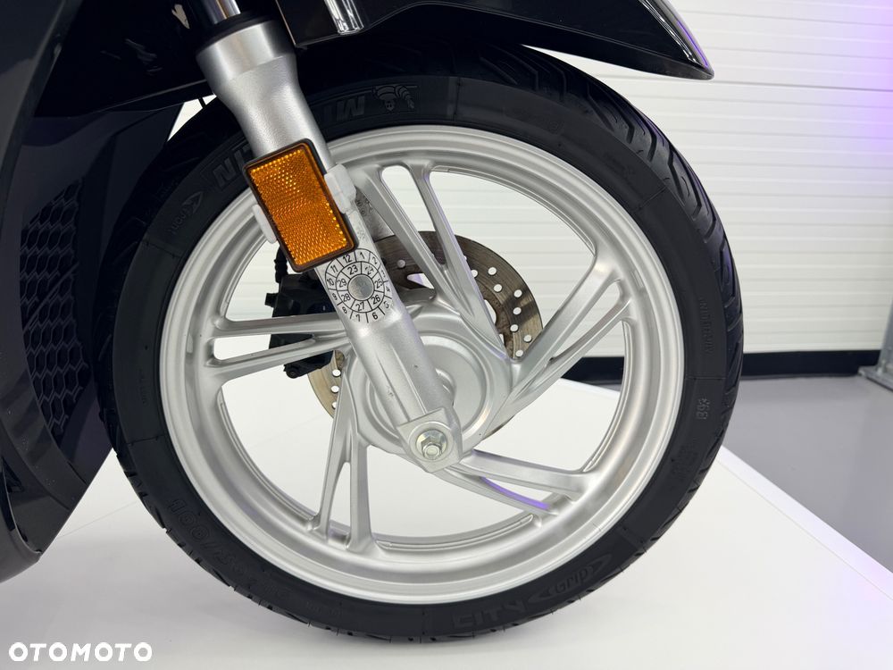 Honda SH - 9