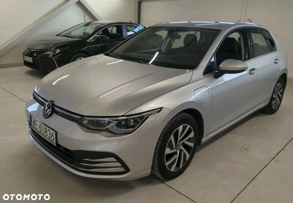 Volkswagen Golf - 1