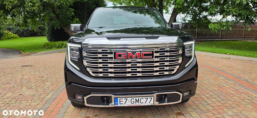 GMC Sierra - 1