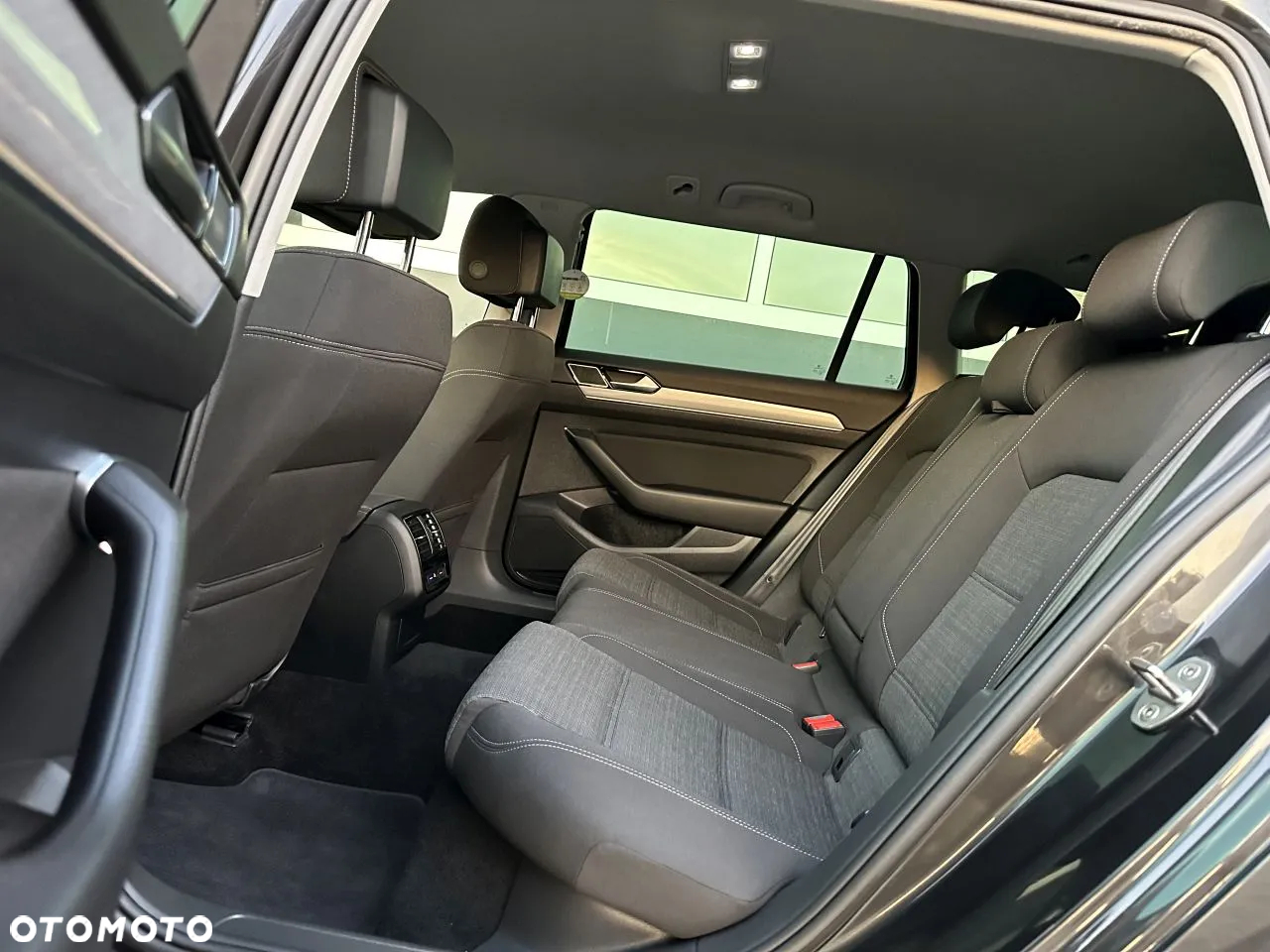 Volkswagen Passat Variant 1.6 TDI SCR DSG Business - 29