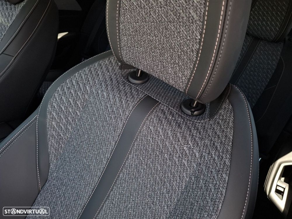 Peugeot 308 SW 1.2 Hybrid Allure e-DCS6 — fotografia 23