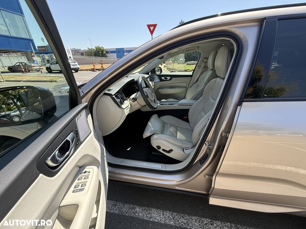 VOLVO XC60 2023 — imagine 12