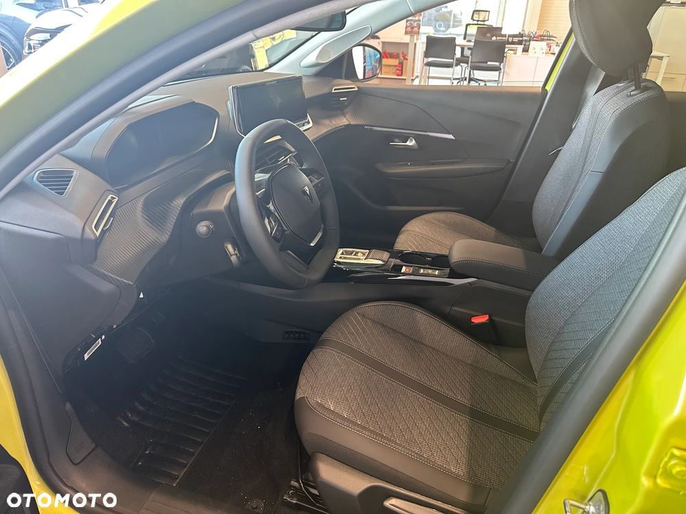 Peugeot 208 - 10