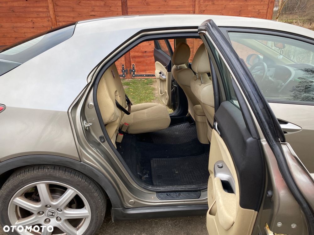 Honda Civic 1.8 Executive - 11