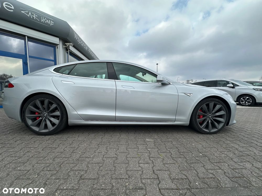 Tesla Model S - 9