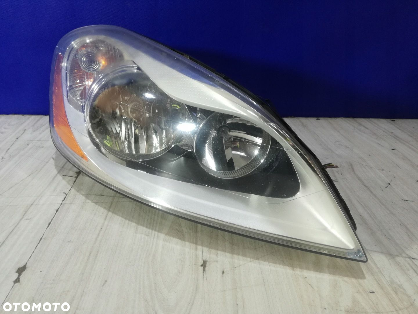 Volvo XC60 I 08/13 lampa reflektor przód prawa Angielska - 2