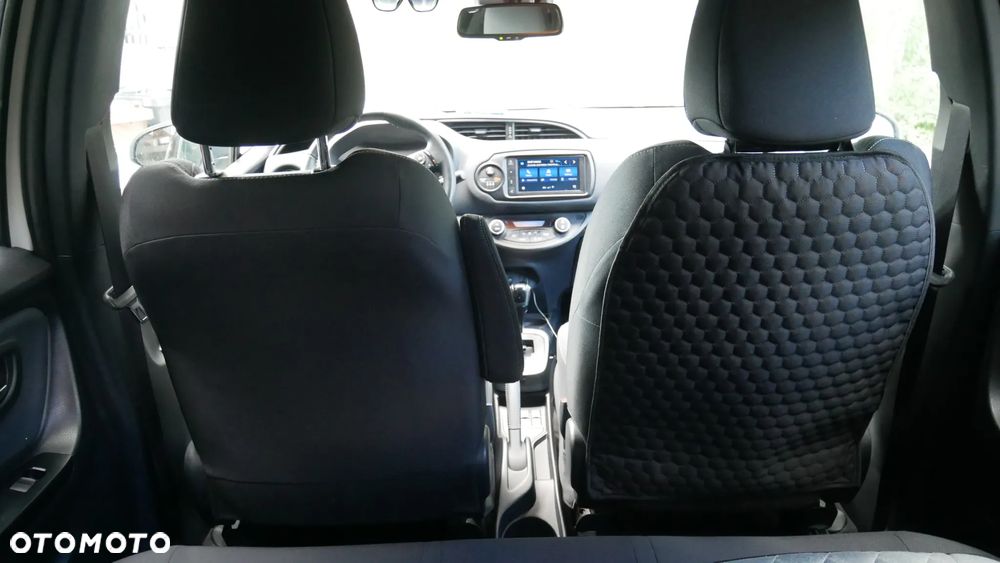 Toyota Yaris Hybrid 100 Selection Platinum - 15