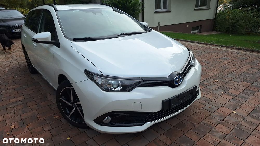 Toyota Auris 1.8 HSD Luna - 1