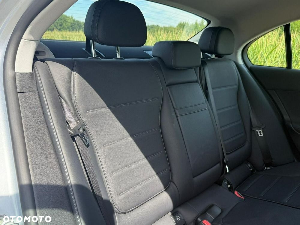 Mercedes-Benz Klasa C 200 mHEV 4-Matic Avantgarde - 23