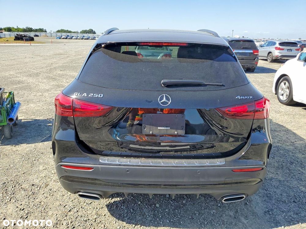Mercedes-Benz GLA 250 4-Matic - 8