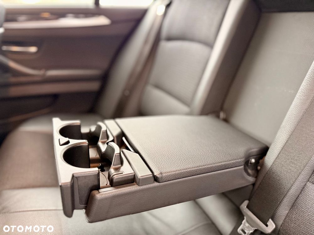 BMW Seria 5 520d xDrive - 17