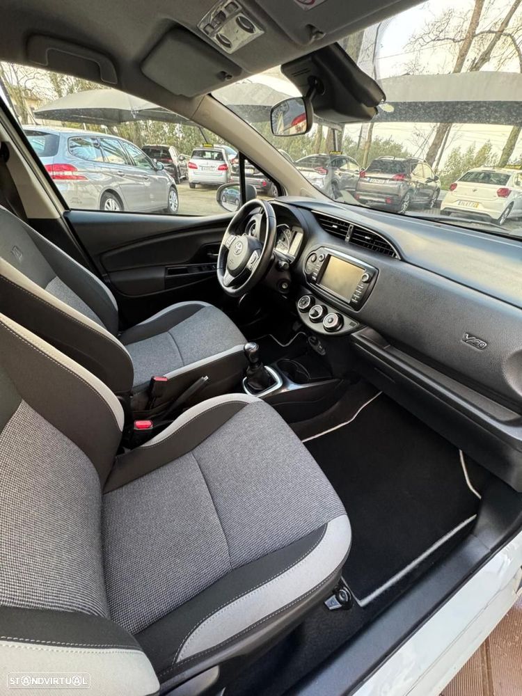 Toyota Yaris 1.0 VVT-i 20 Anos - 13