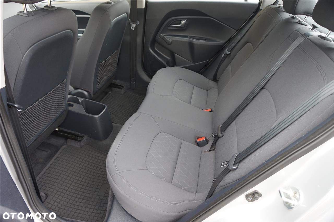 Kia Rio 1.4 L - 9