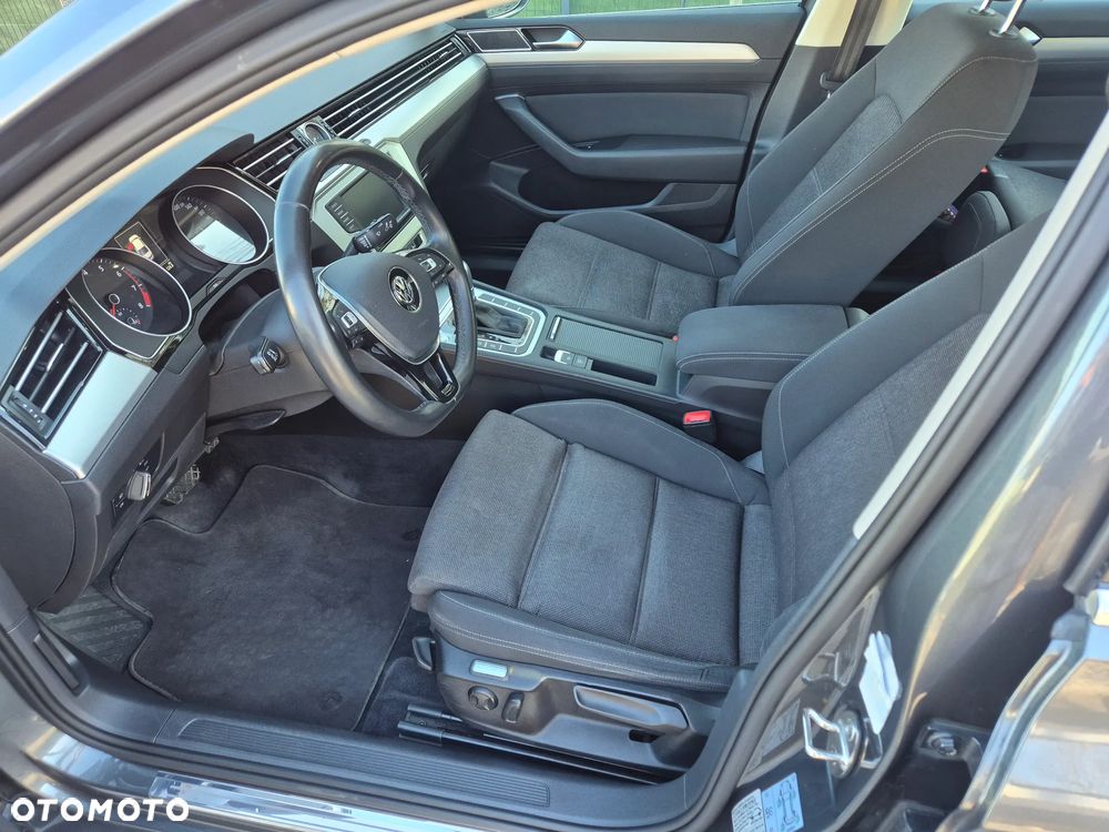 Volkswagen Passat - 10