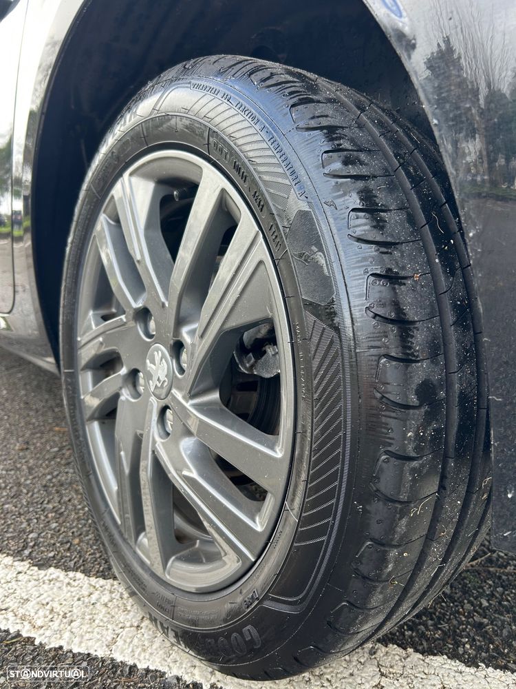 Peugeot 208 - 11