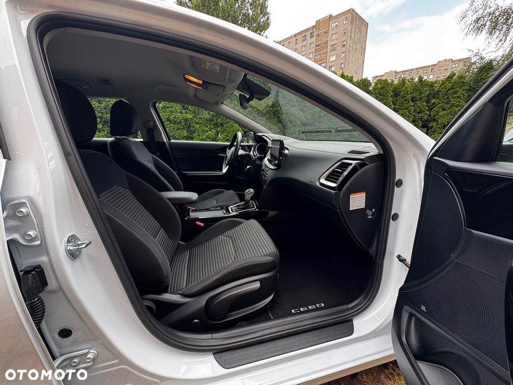 Kia Ceed 1.6 CRDi mHEV L DCT - 23