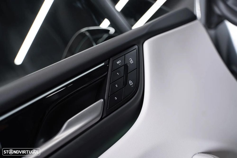 Porsche Macan Electric - 16