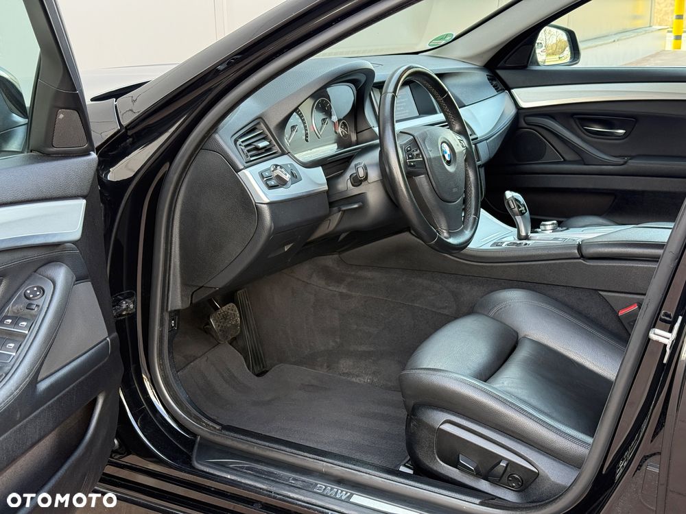 BMW Seria 5 520d xDrive - 10