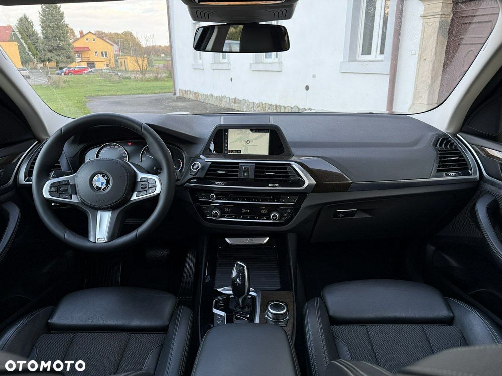 BMW X3 xDrive20i Advantage - 4