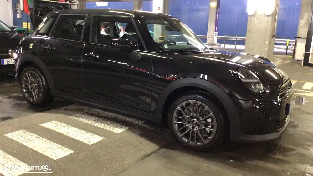 MINI 5 Portas Cooper Premium Essential Auto - 1