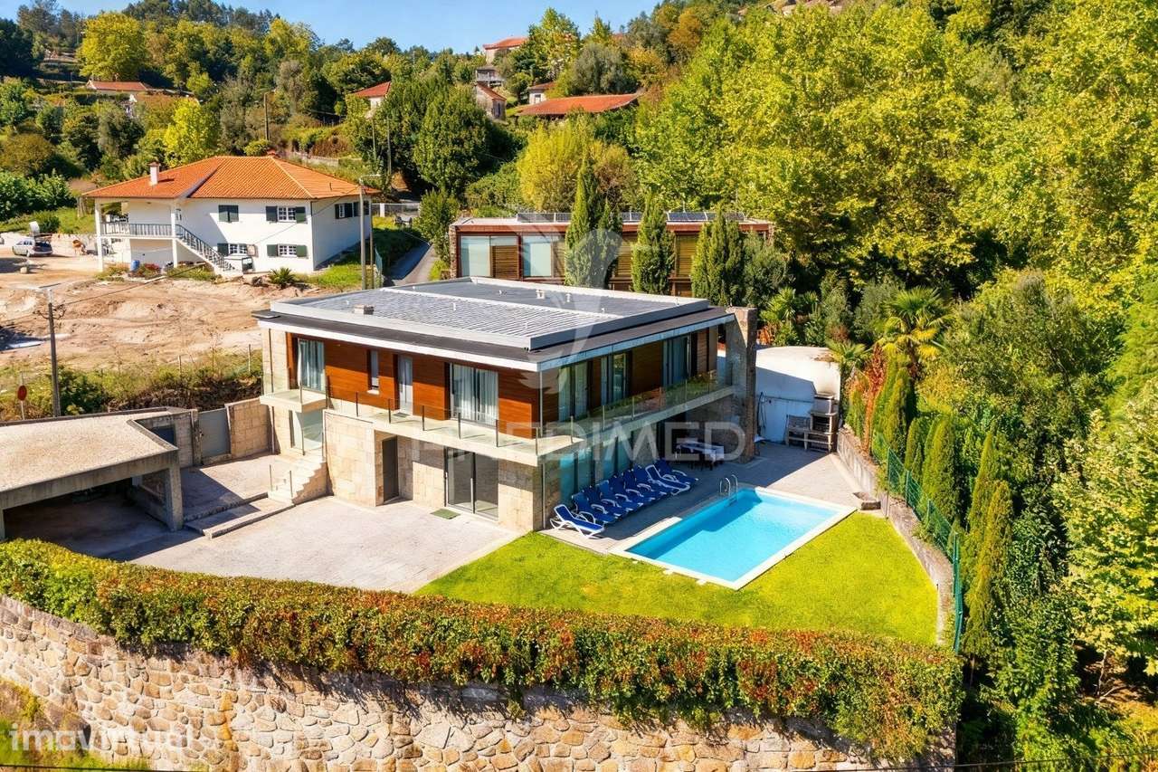 Moradia Individual T5 com 5 Suítes, Piscina e Vistas Desafogadas |... - Grande imagem: 3/33