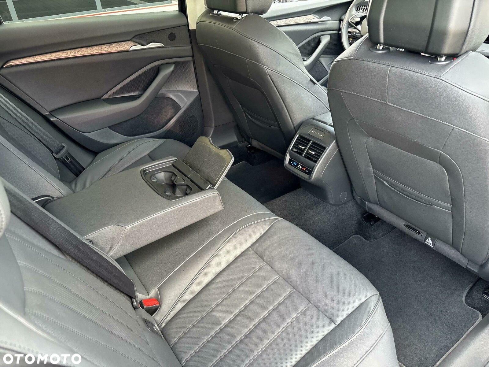 Skoda Superb 2.0 TDI SCR L&K DSG - 33
