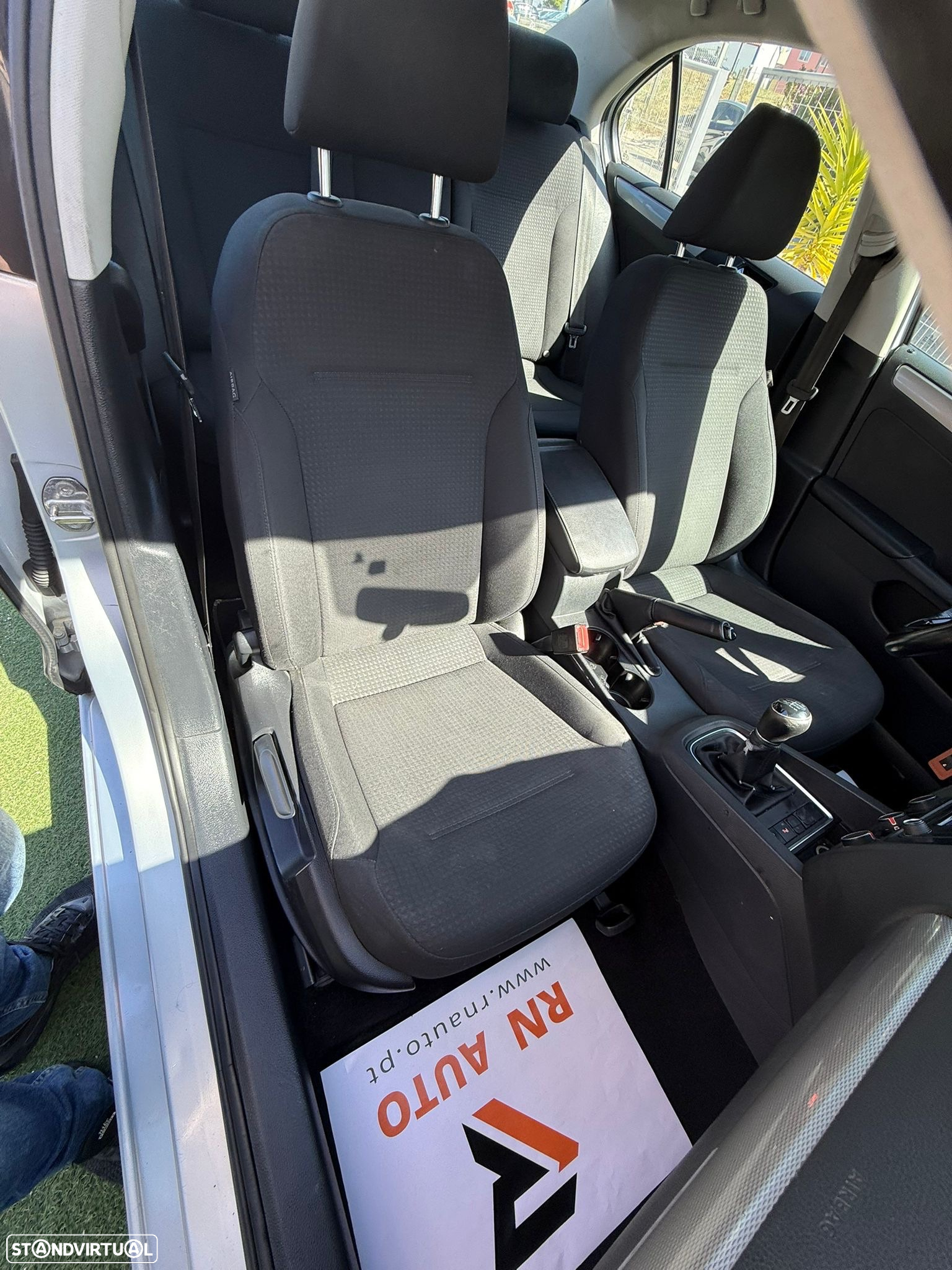 VW Jetta 2.0 TDI Confortline - 18