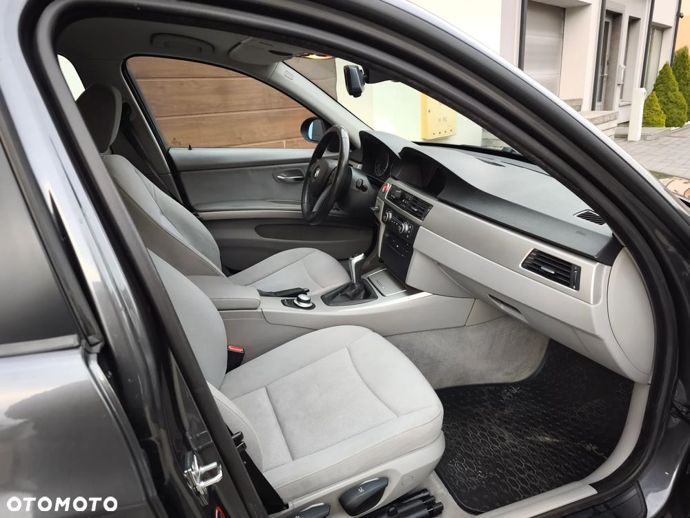 BMW Seria 3 320d Edition Sport - 15