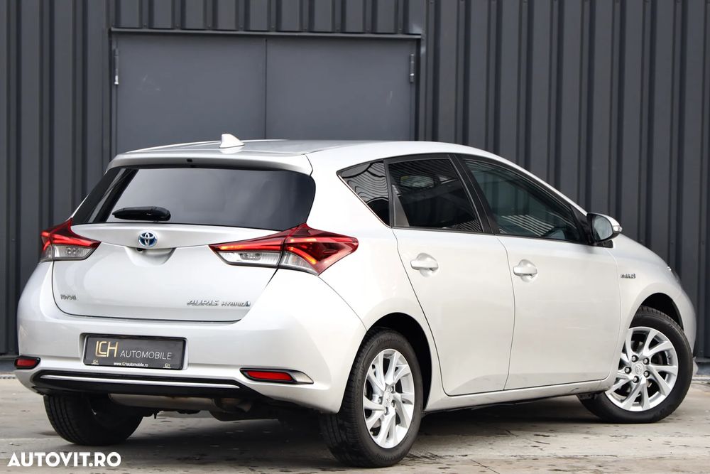 Toyota Auris 1.8 L VVT-i Hybrid Sol - 3