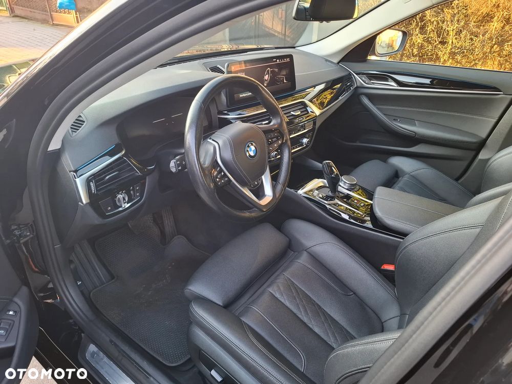 BMW Seria 5 530e Luxury Line sport - 13