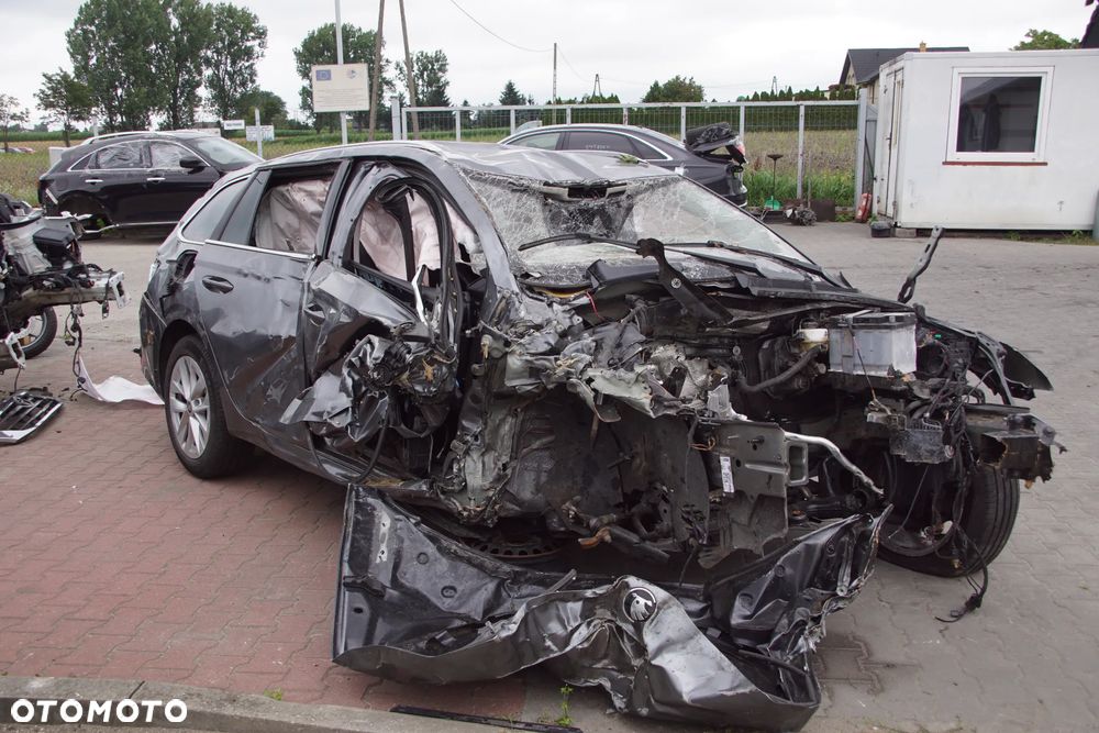 Auto na części - Skoda Octavia IV Lift 1.5 TSI 150 KM DXDB WGS LF7C 2024R Drzwi Zderzak Lampa Lusterko Klamka Szyba Deska Kokpit Sterownik Moduł Czujnik Licznik Wyświetlacz Panel Kierownica - 8