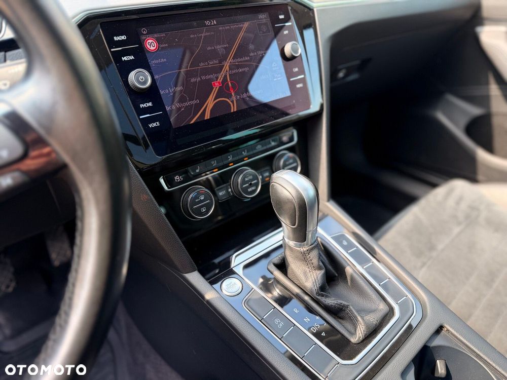 Volkswagen Passat - 16