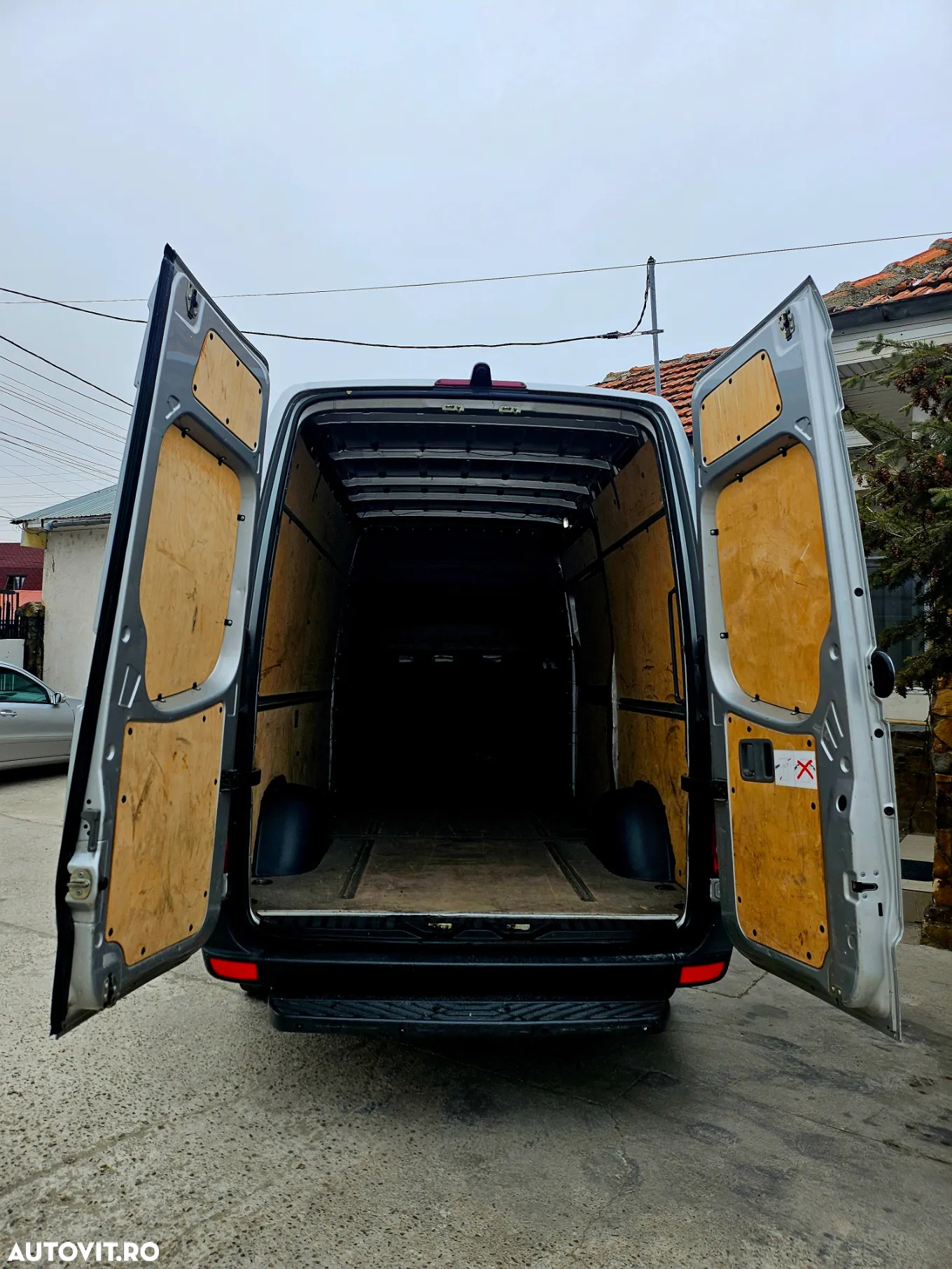 Mercedes-Benz Sprinter - 11