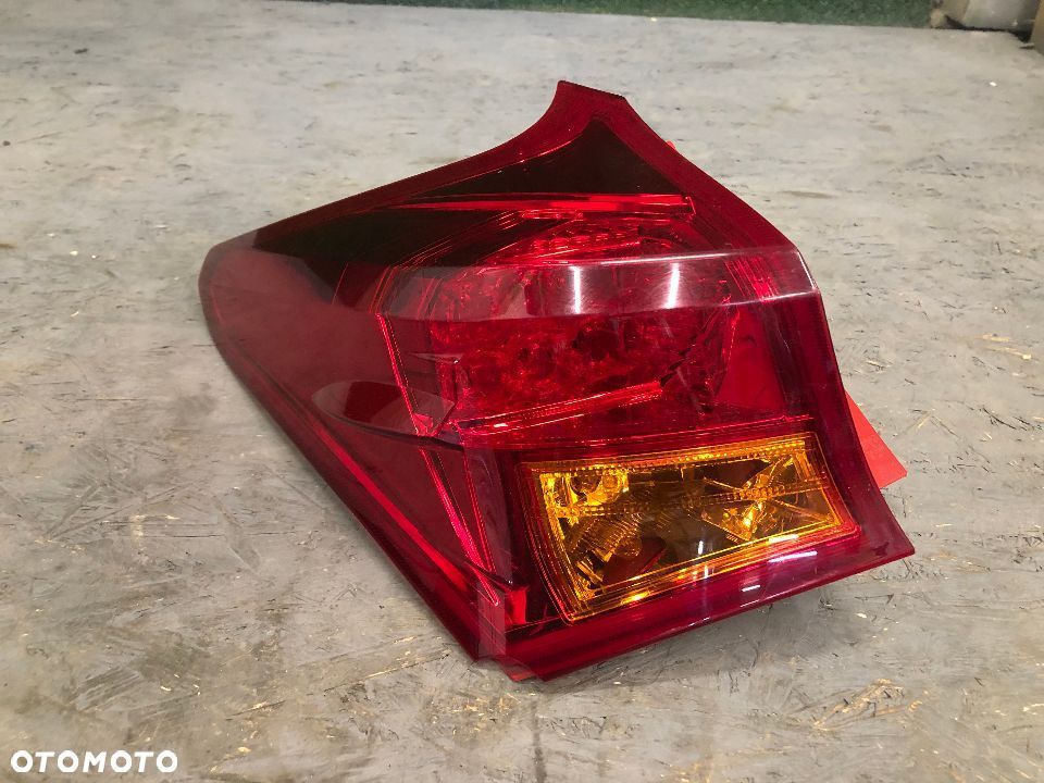 TOYOTA AURIS II 2012-2015 LAMPA LEWY TYŁ TYLNA LED HATCHBACK - 1