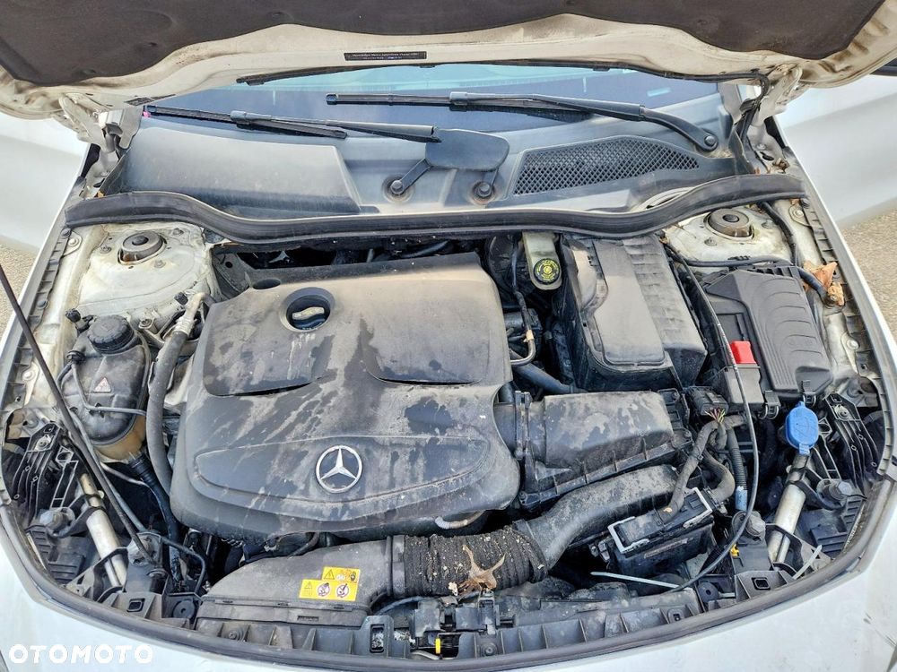 Mercedes-Benz CLA 250 4Matic 7G-DCT AMG Line - 10