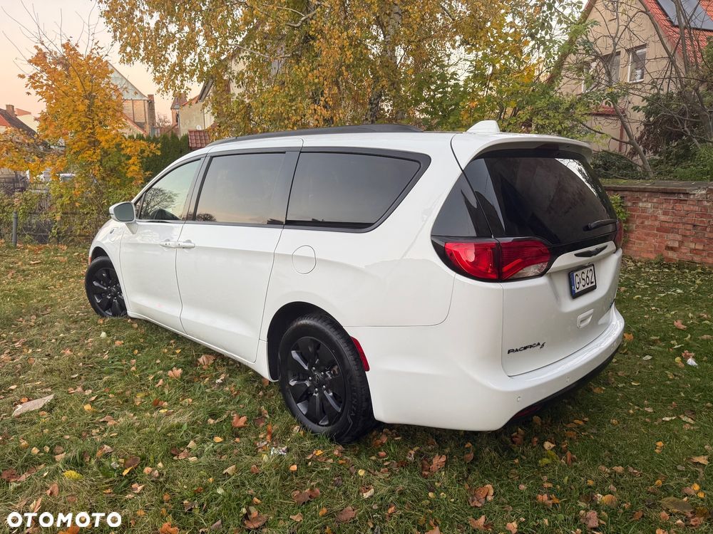 Chrysler Pacifica - 4