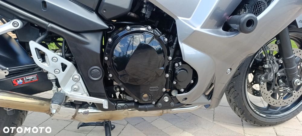 Suzuki GSX - 26